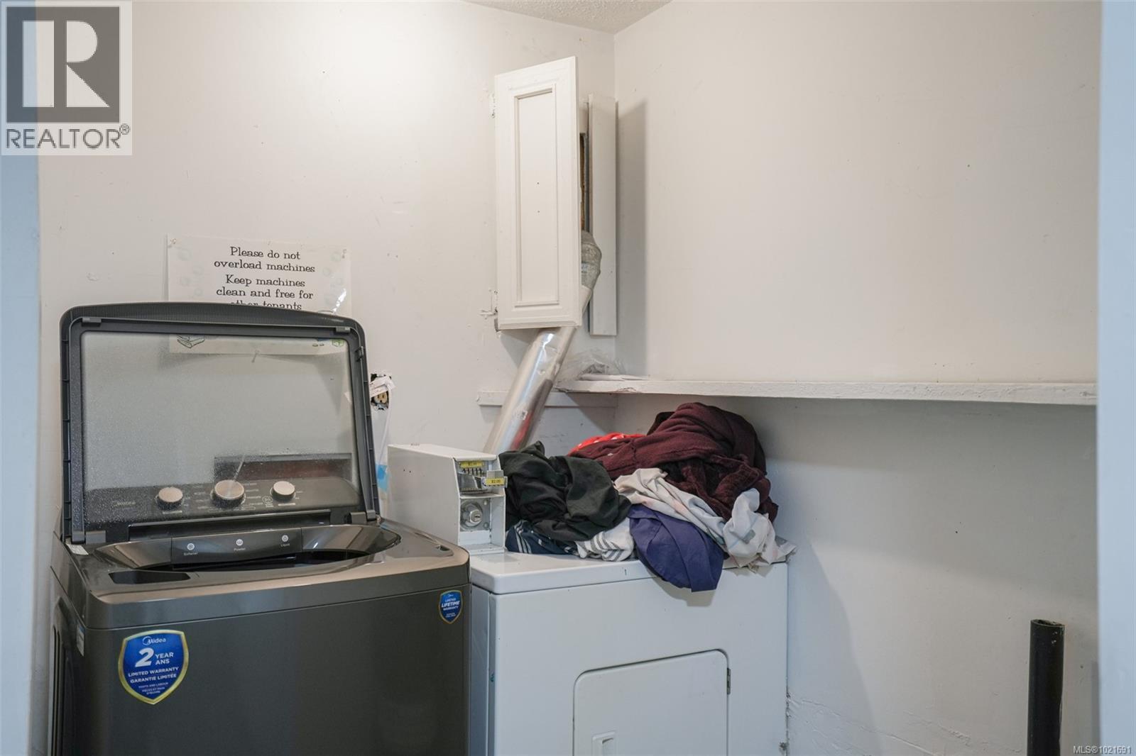 2758 Anderson Ave, Port Alberni, BC - Indoor Photo Showing Laundry Room