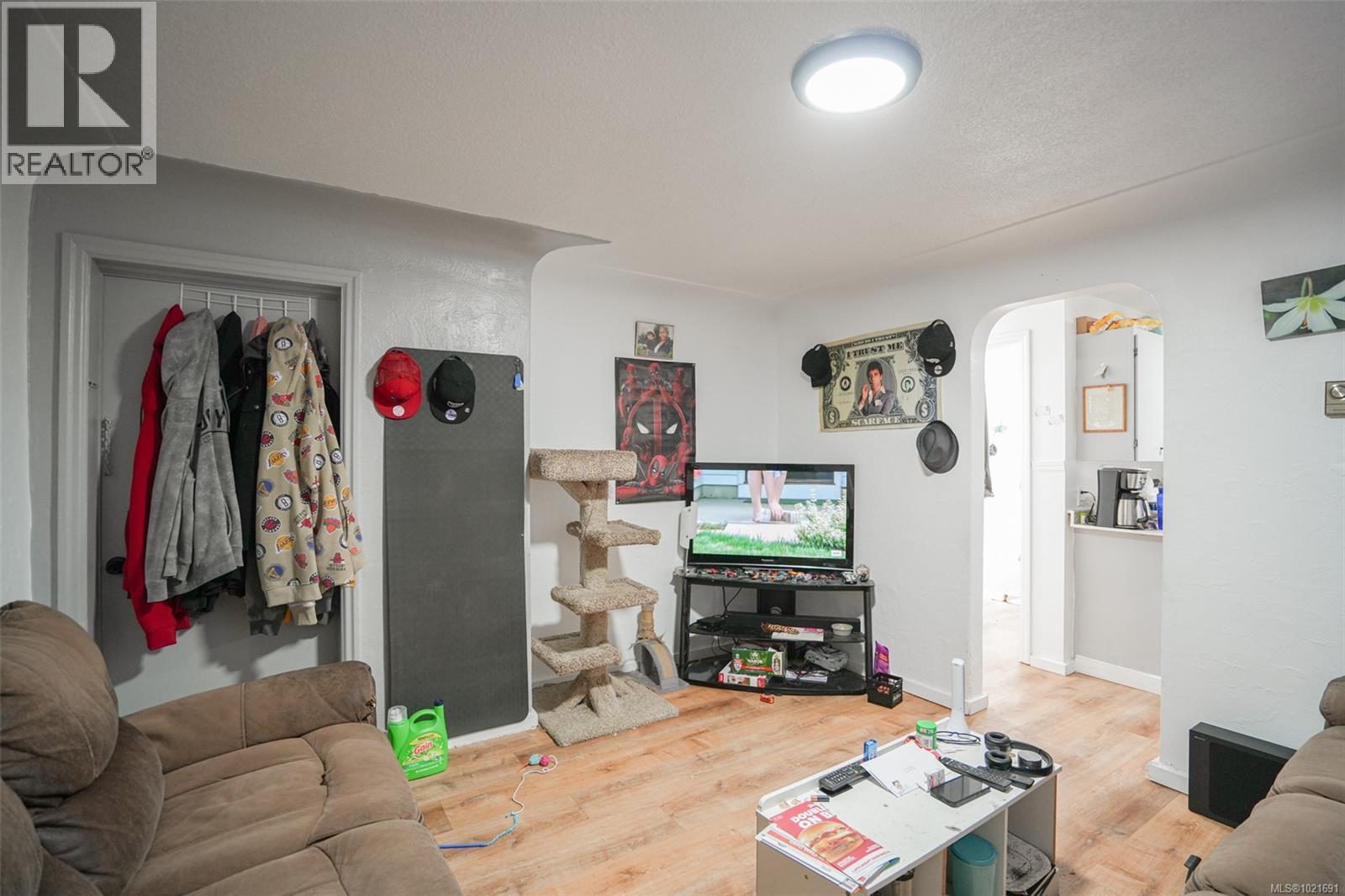 2758 Anderson Ave, Port Alberni, BC - Indoor Photo Showing Living Room
