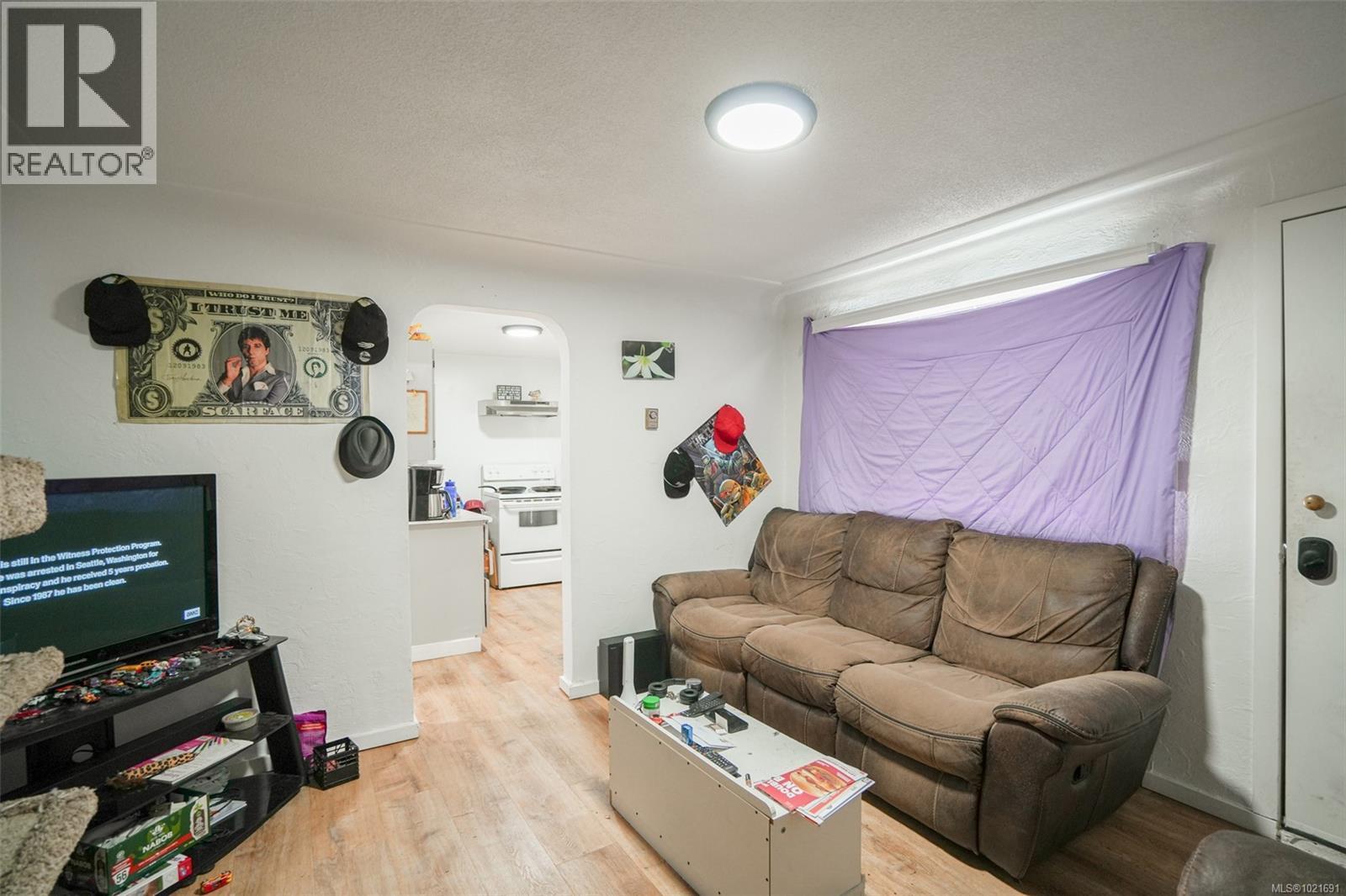 2758 Anderson Ave, Port Alberni, BC - Indoor Photo Showing Living Room