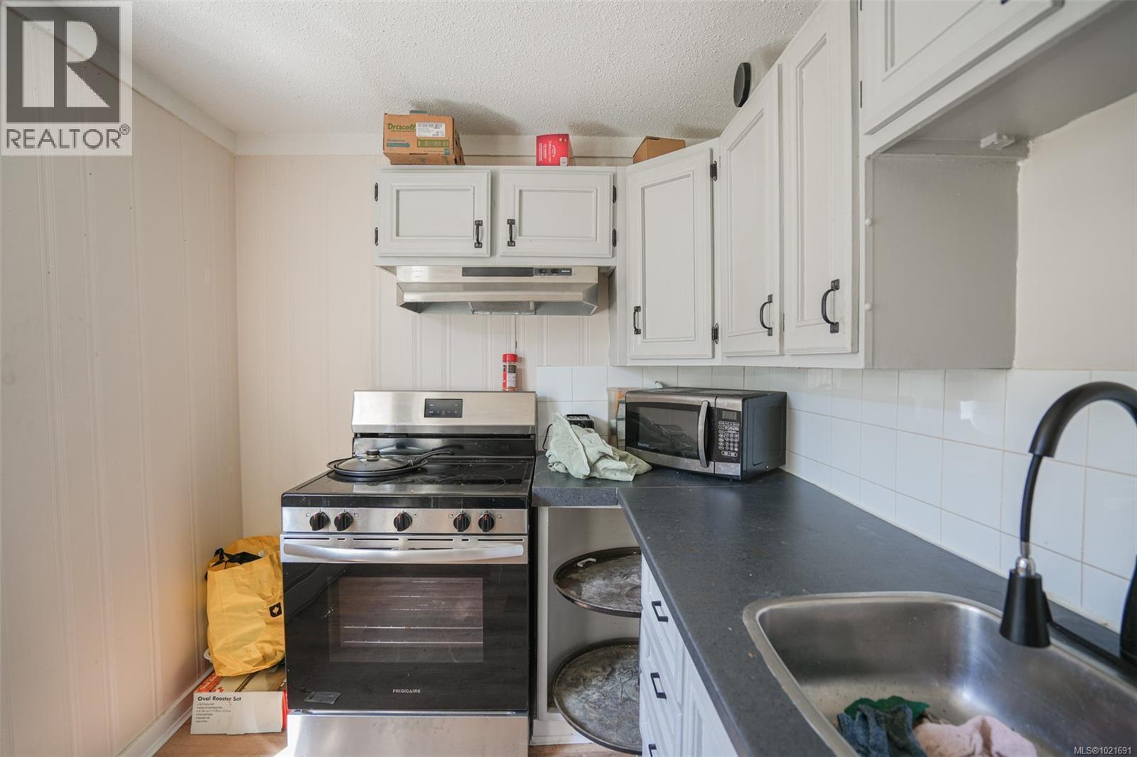 2758 Anderson Ave, Port Alberni, BC - Indoor Photo Showing Kitchen