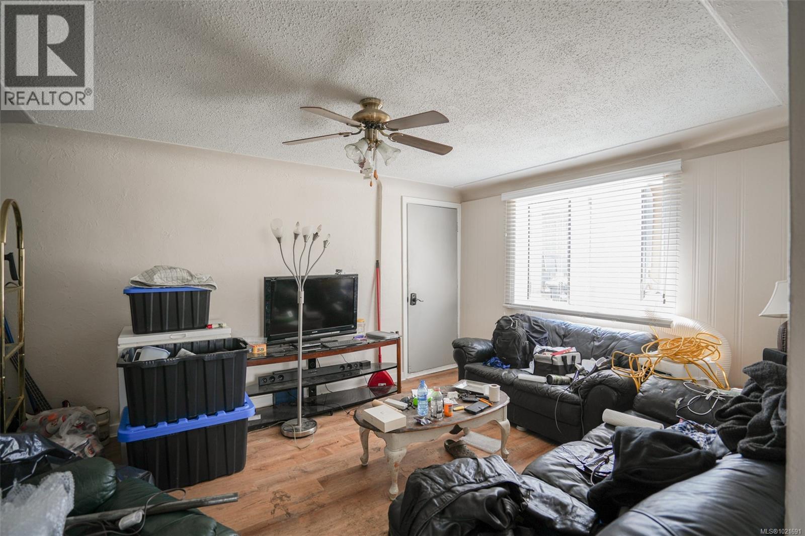2758 Anderson Ave, Port Alberni, BC - Indoor Photo Showing Living Room