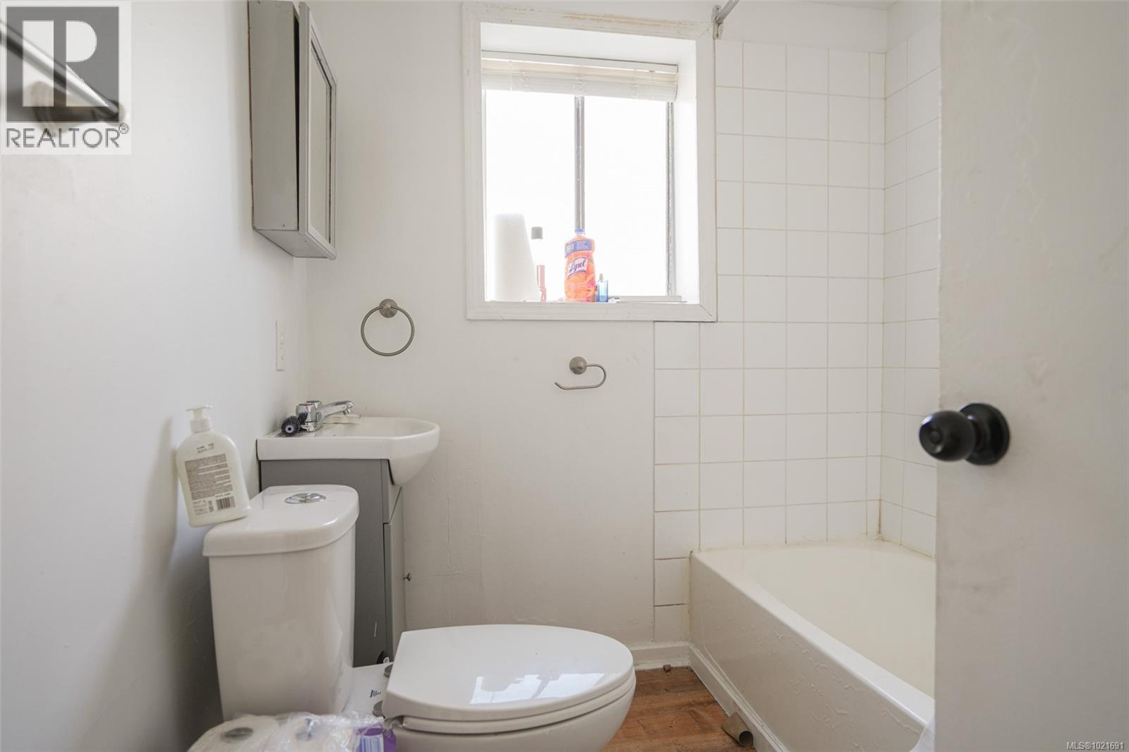 2758 Anderson Ave, Port Alberni, BC - Indoor Photo Showing Bathroom