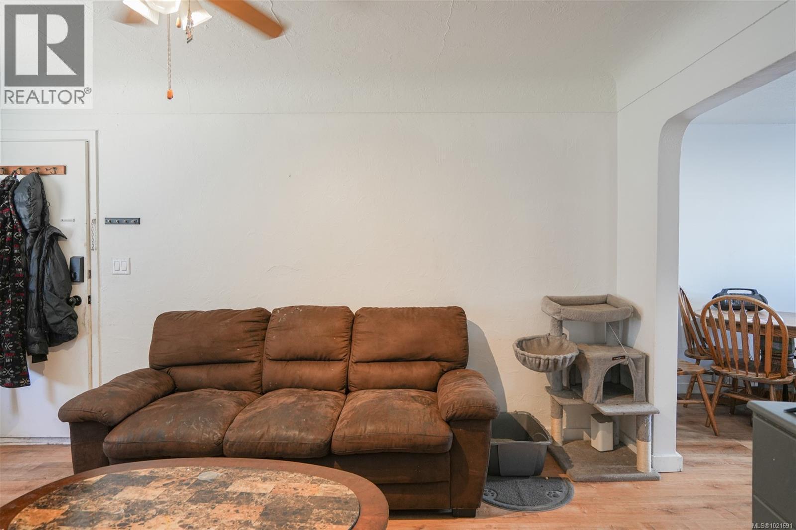 2758 Anderson Ave, Port Alberni, BC - Indoor Photo Showing Living Room