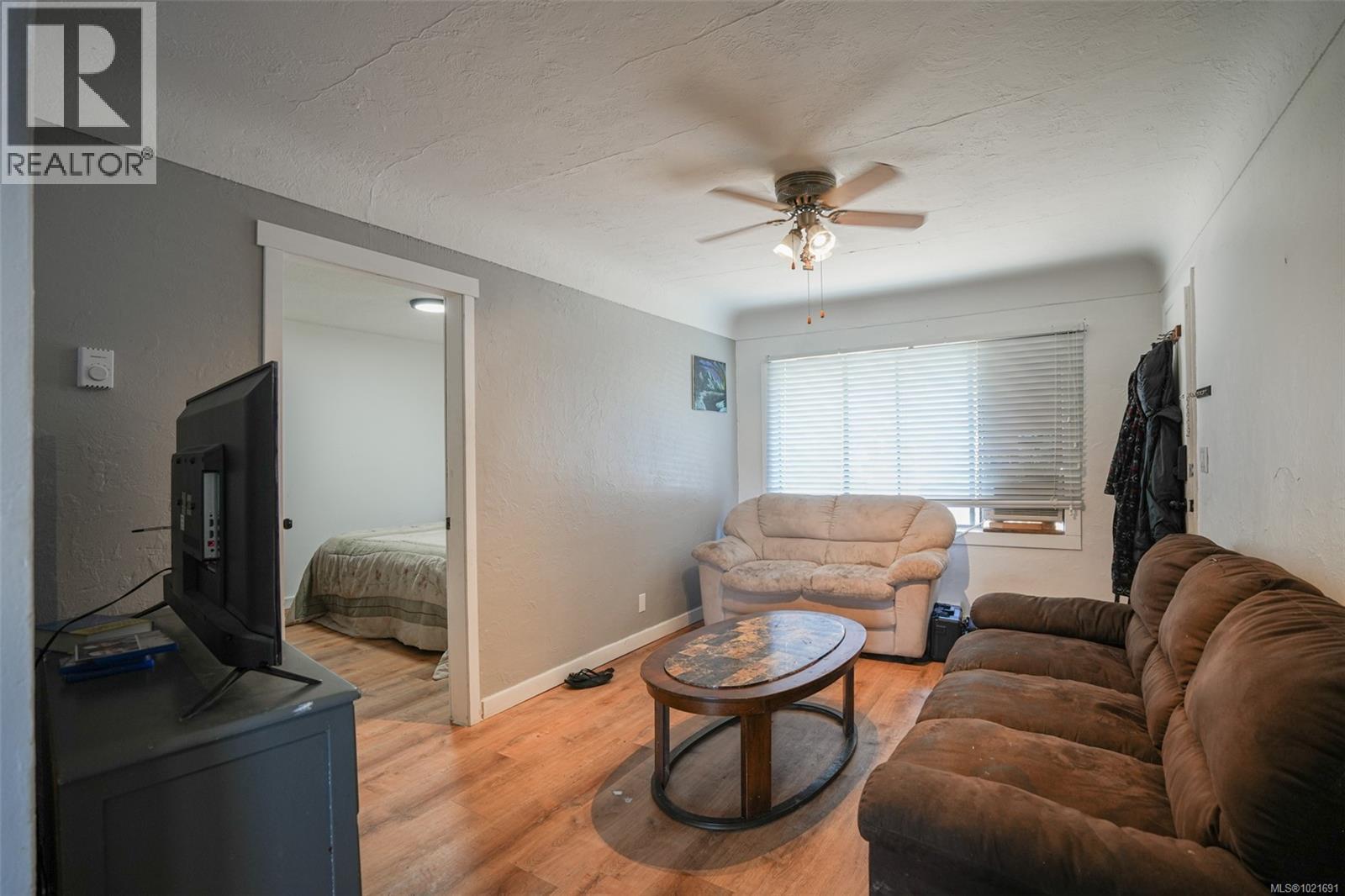 2758 Anderson Ave, Port Alberni, BC - Indoor Photo Showing Living Room