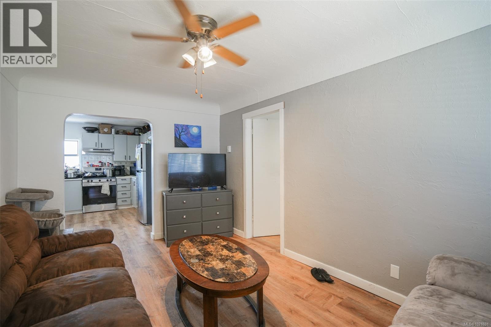 2758 Anderson Ave, Port Alberni, BC - Indoor Photo Showing Living Room