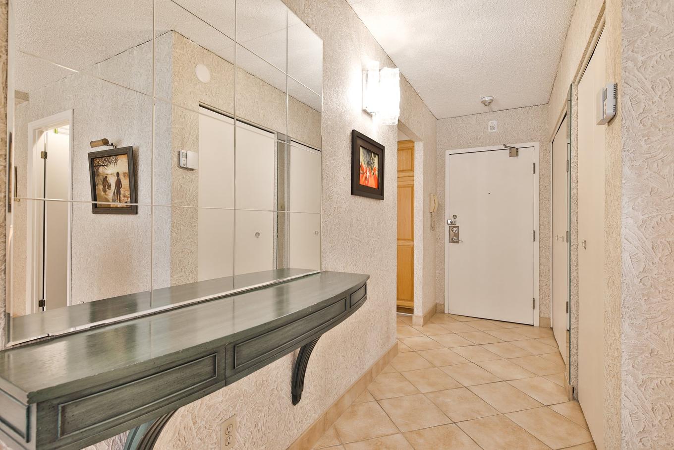 Hall - 106-7060 Av. Giraud, Montréal (Anjou), QC - Indoor Photo Showing Other Room