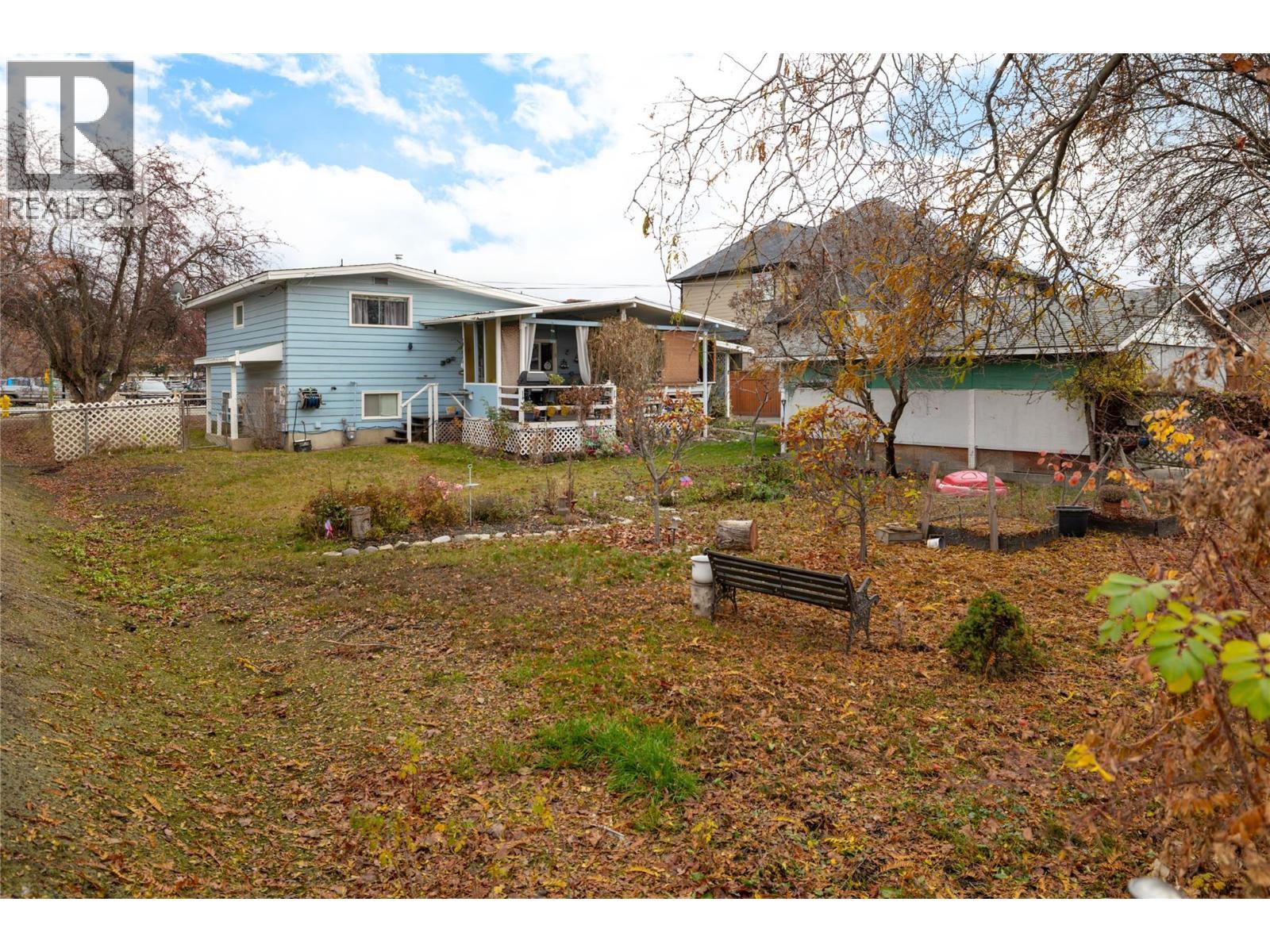 2150 Burnett Street, Kelowna, BC - Outdoor