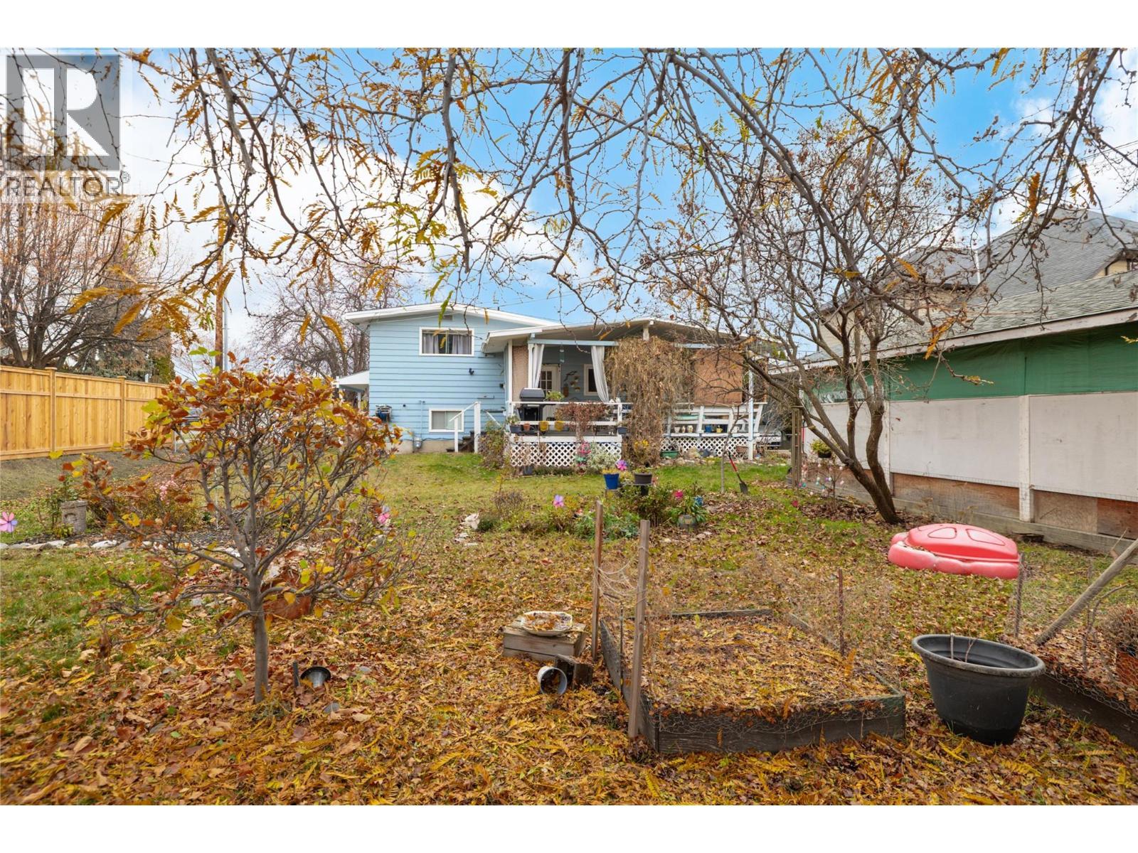 2150 Burnett Street, Kelowna, BC - Outdoor