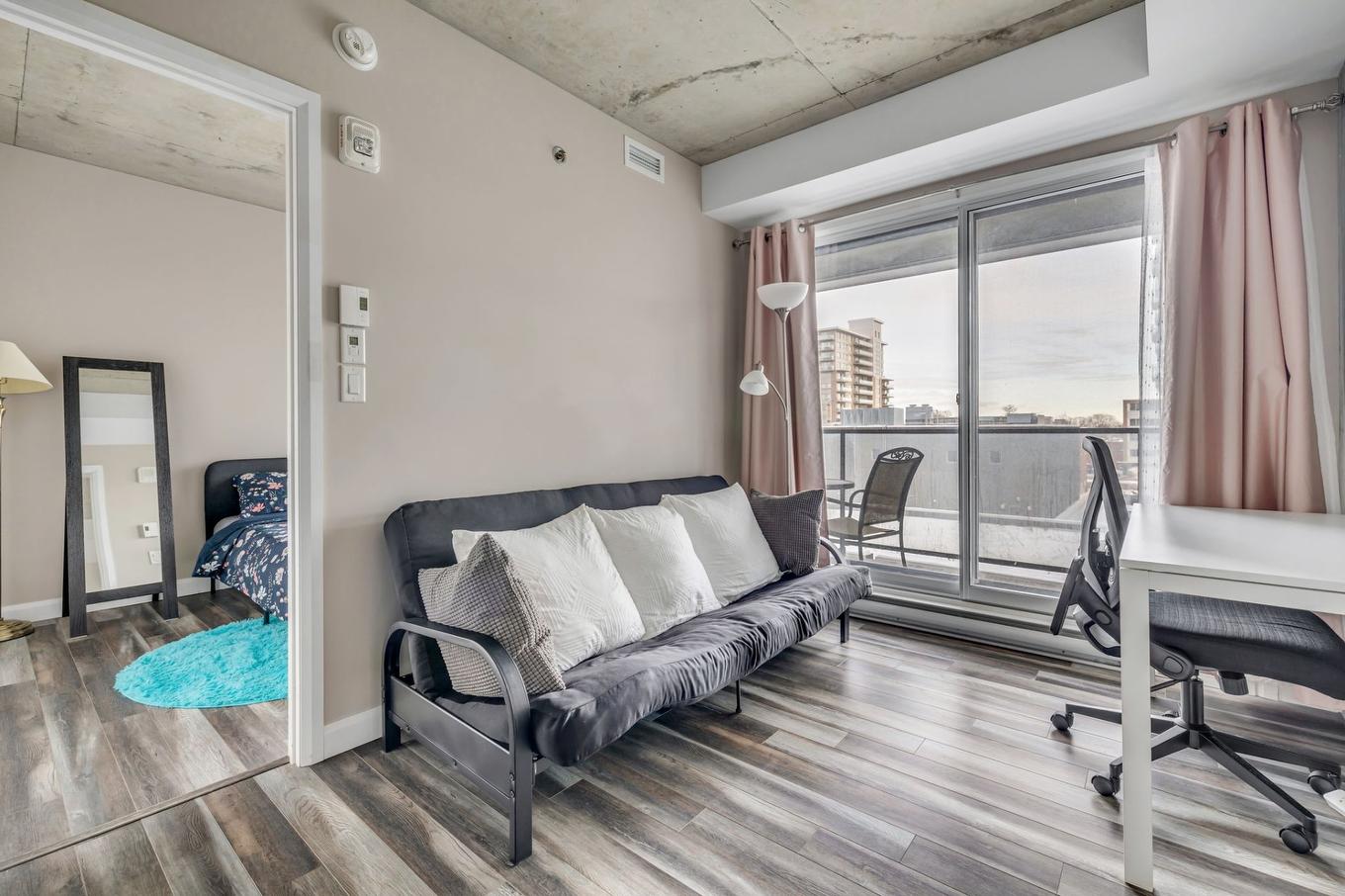 Salon - 408-937 Av. Roland-Beaudin, Québec (Sainte-Foy/Sillery/Cap-Rouge), QC - Indoor