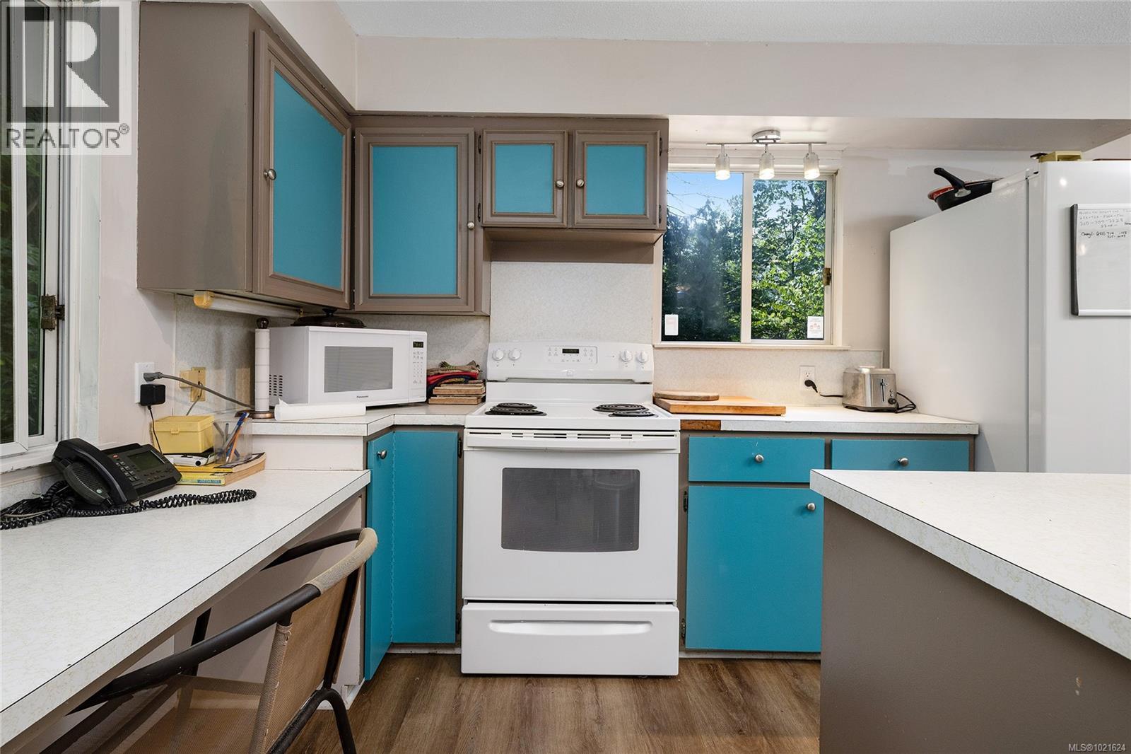 3795 Glenora Rd, Duncan, BC - Indoor Photo Showing Kitchen