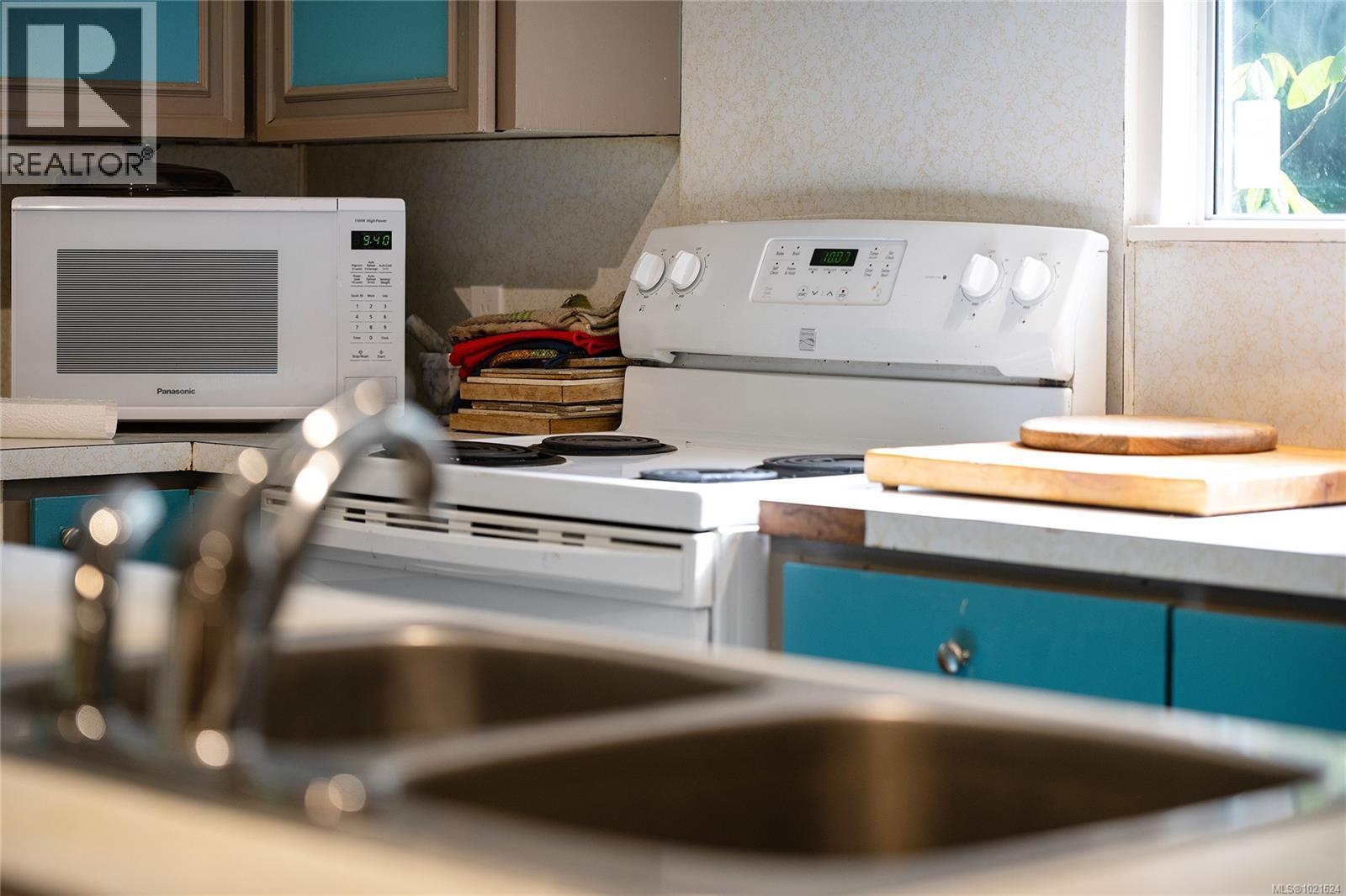 3795 Glenora Rd, Duncan, BC - Indoor