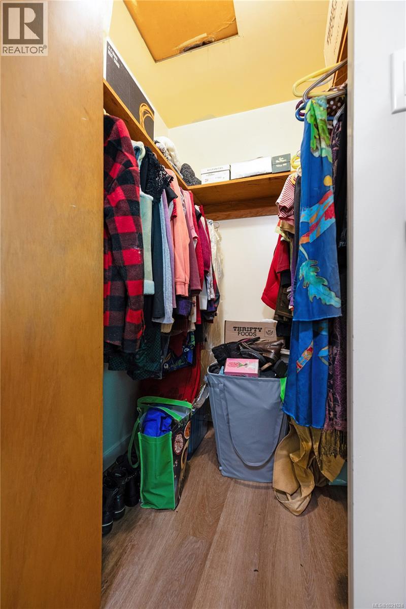 3795 Glenora Rd, Duncan, BC - Indoor With Storage