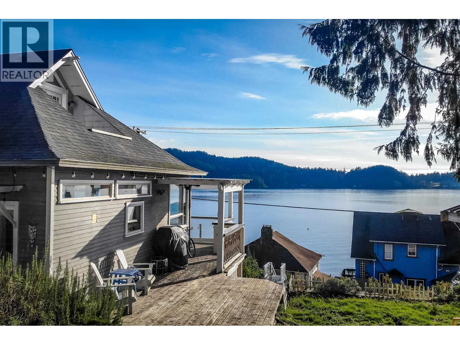 811 Marine Drive, Gibsons, BC - Outdoor With Body Of Water