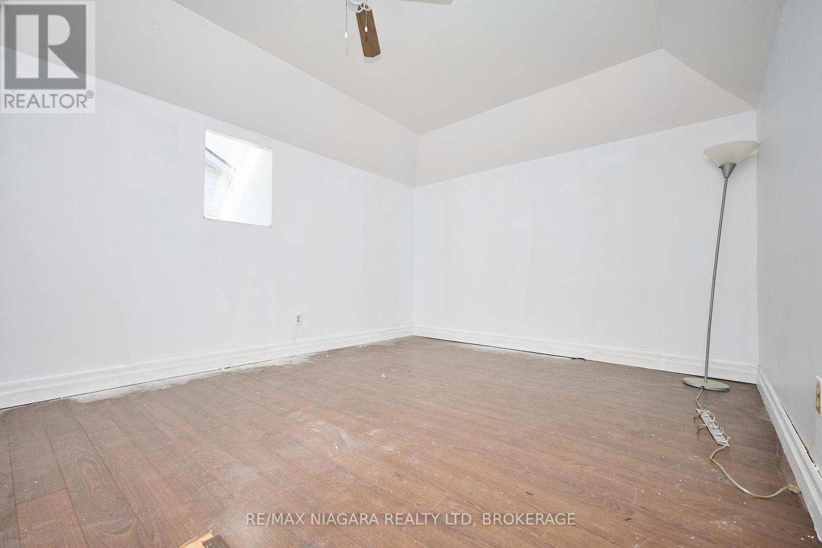 second floor bedroom - 105A Welland Avenue, St. Catharines (Downtown), ON
