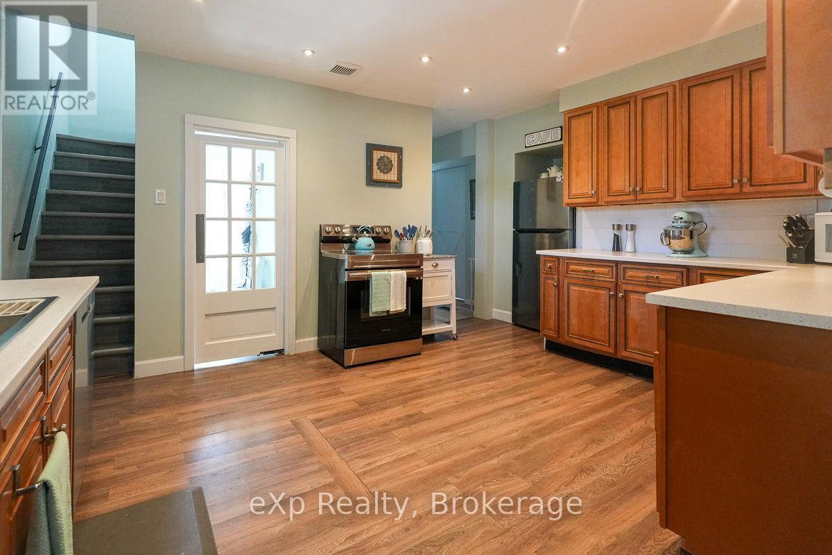 594 10Th A Street W, Owen Sound, ON - Indoor Photo Showing Kitchen