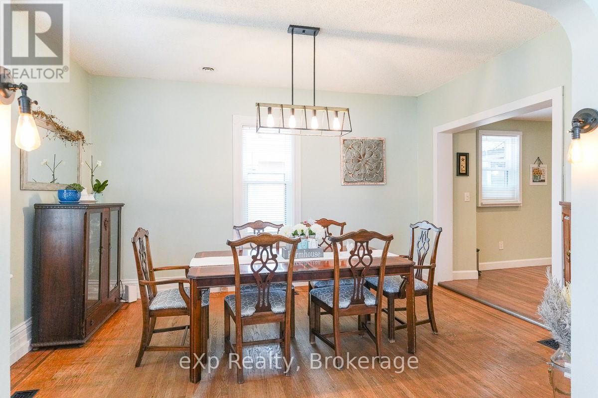 594 10Th A Street W, Owen Sound, ON - Indoor Photo Showing Dining Room