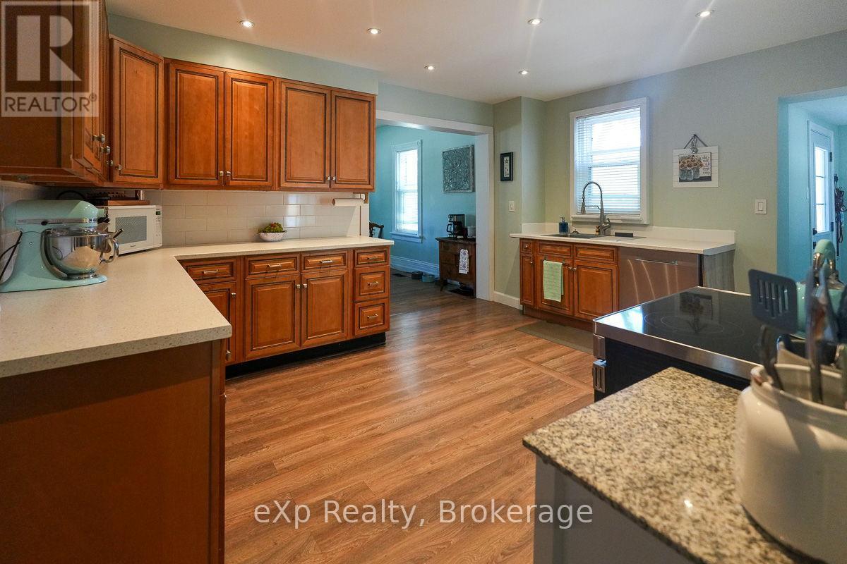 594 10Th A Street W, Owen Sound, ON - Indoor Photo Showing Kitchen