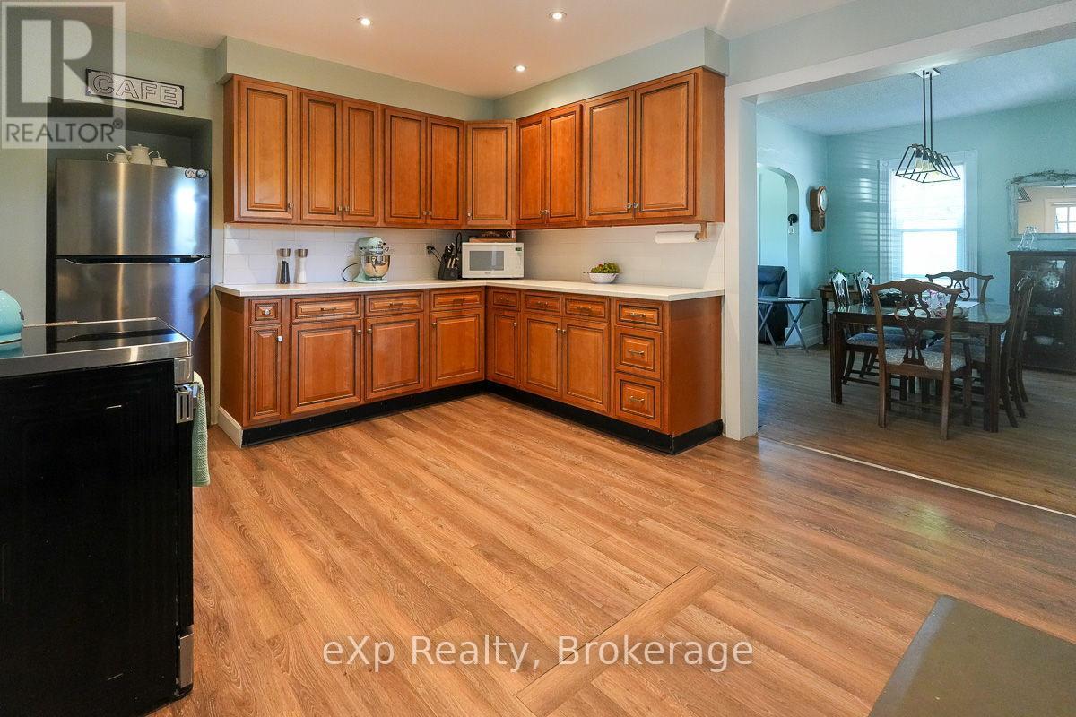 594 10Th A Street W, Owen Sound, ON - Indoor Photo Showing Kitchen