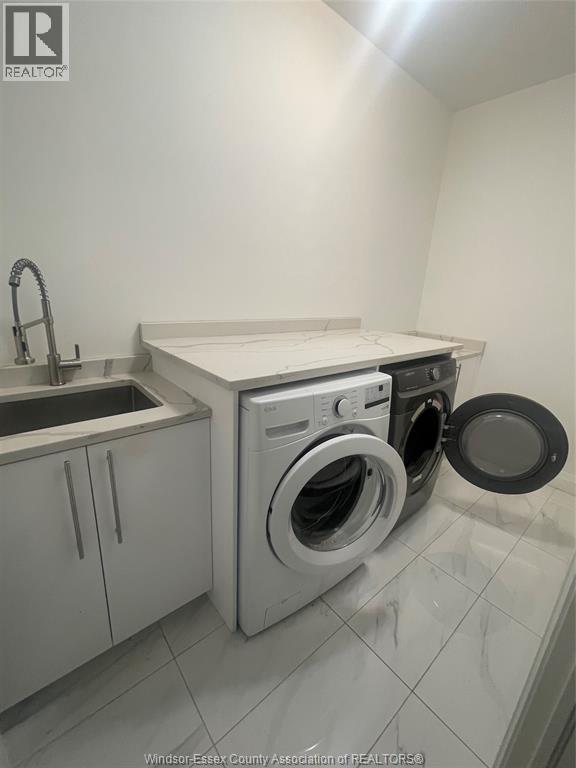 430 Brunmar Crescent, Lakeshore, ON - Indoor Photo Showing Laundry Room
