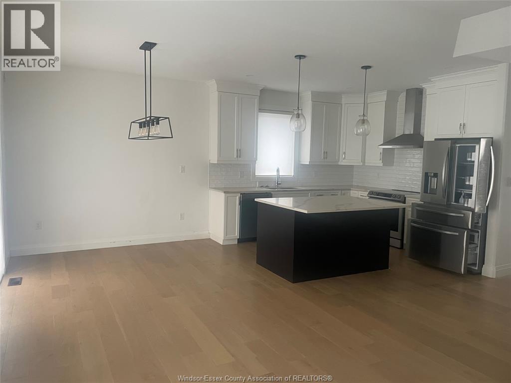 430 Brunmar Crescent, Lakeshore, ON - Indoor Photo Showing Kitchen With Upgraded Kitchen