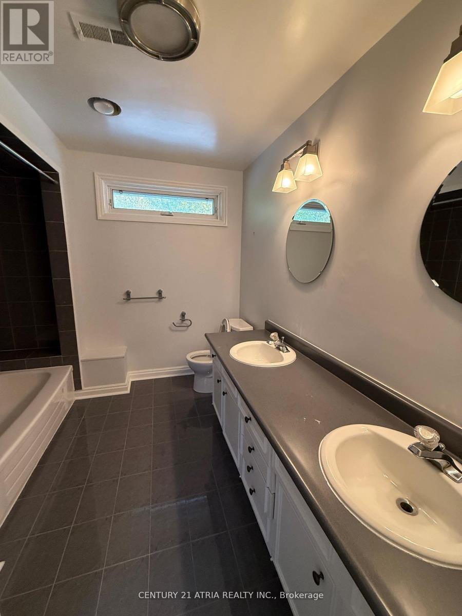 15 Old Colony Road, Toronto, ON - Indoor Photo Showing Bathroom