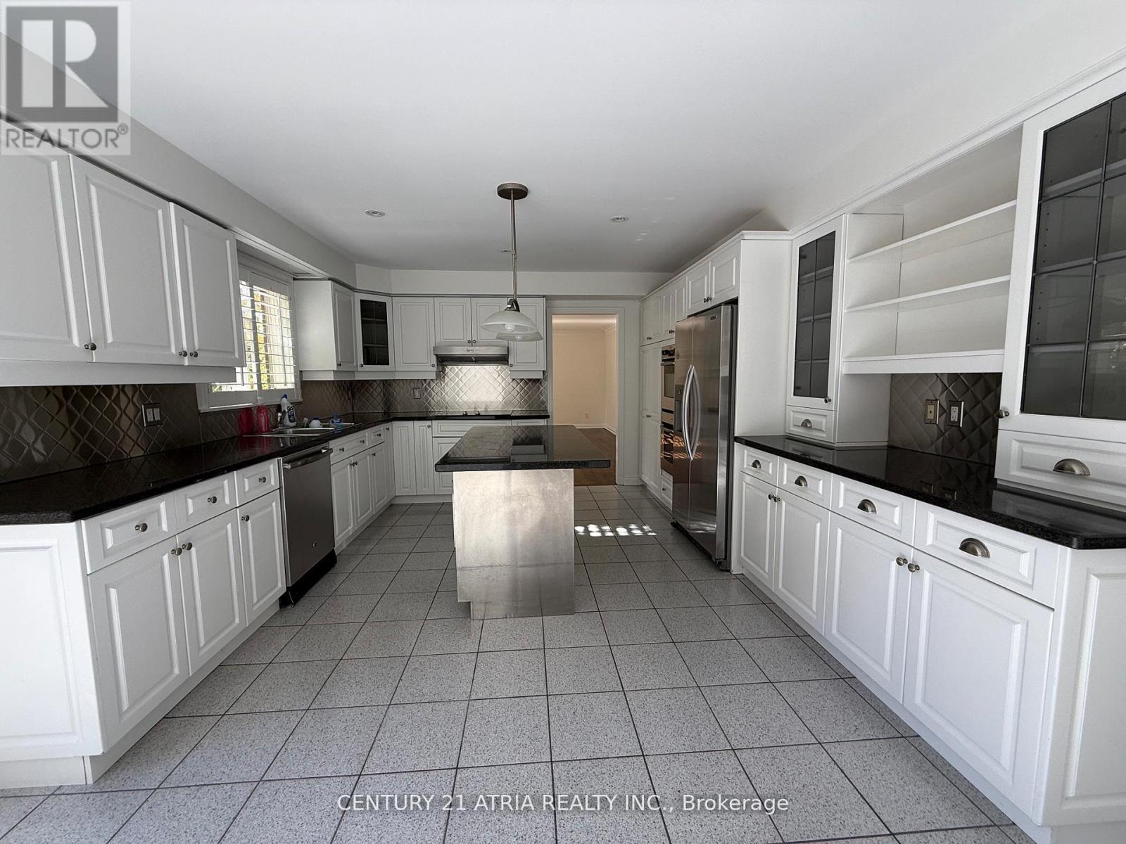 15 Old Colony Road, Toronto, ON - Indoor Photo Showing Kitchen