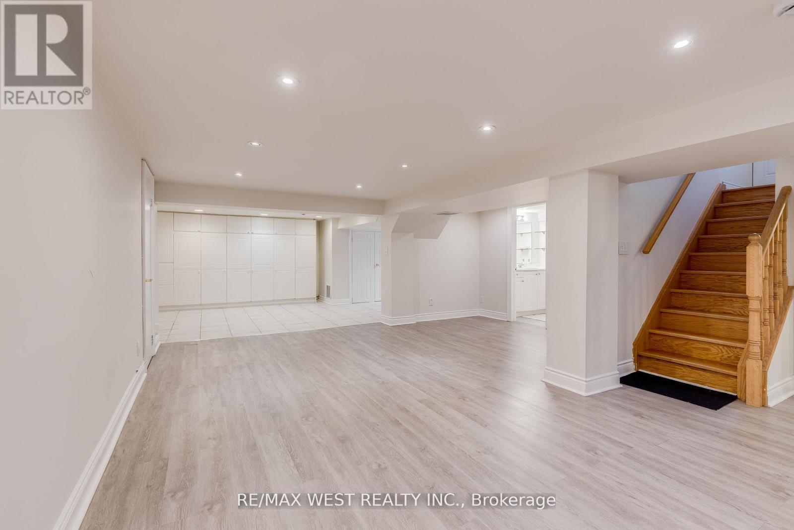 Lower - 606 Conacher Drive, Toronto, ON - Indoor Photo Showing Other Room