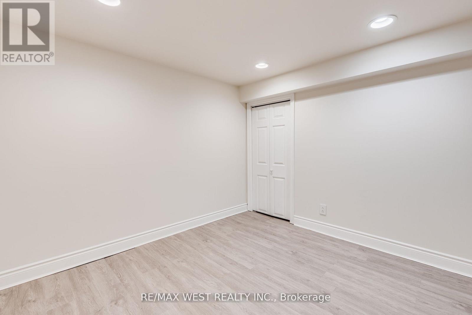 Lower - 606 Conacher Drive, Toronto, ON - Indoor Photo Showing Other Room