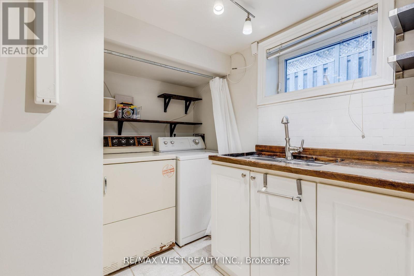 Lower - 606 Conacher Drive, Toronto, ON - Indoor Photo Showing Other Room