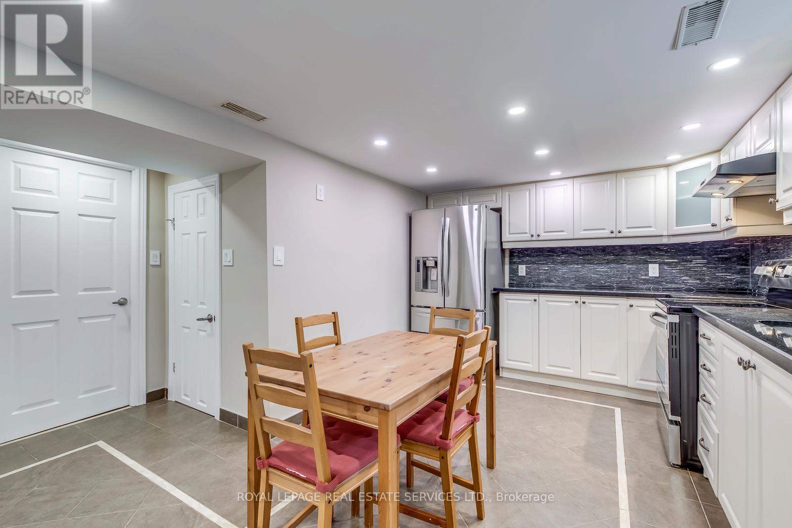 Lower - 23 Ivanhoe Court, Toronto, ON - Indoor