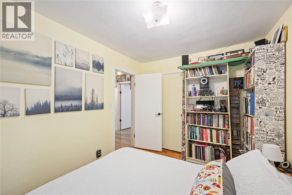 298 Lorne Avenue, Wallaceburg, ON - Indoor Photo Showing Bedroom