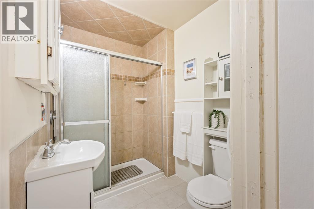298 Lorne Avenue, Wallaceburg, ON - Indoor Photo Showing Bathroom