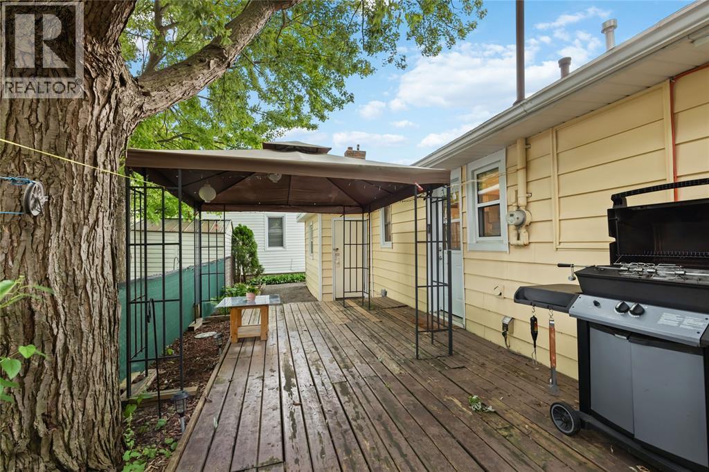 298 Lorne Avenue, Wallaceburg, ON - Outdoor With Deck Patio Veranda With Exterior