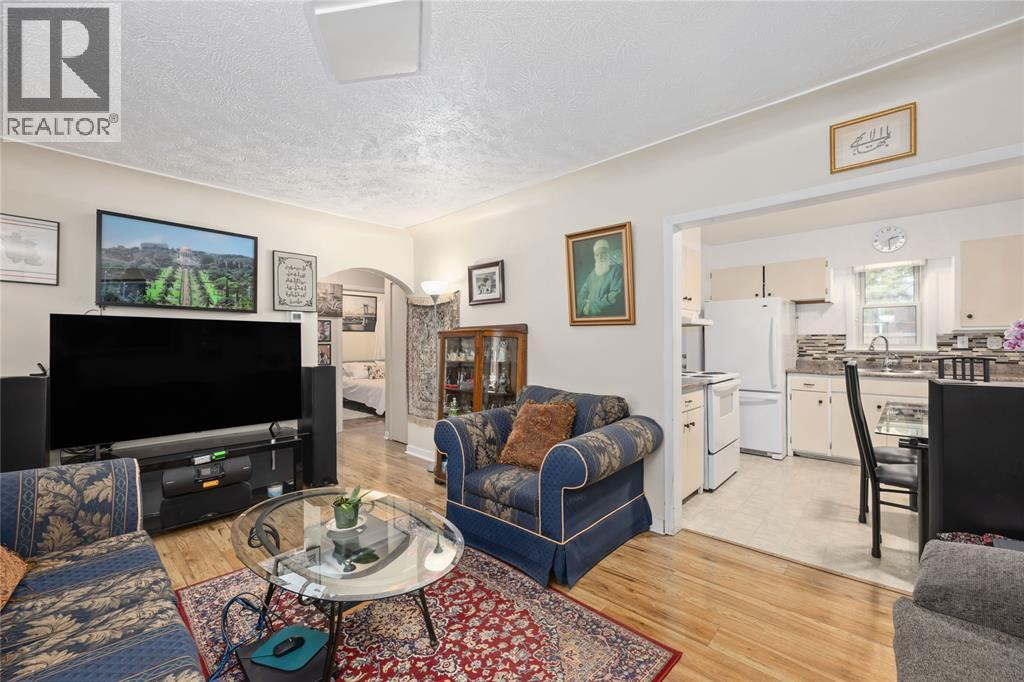 298 Lorne Avenue, Wallaceburg, ON - Indoor Photo Showing Living Room