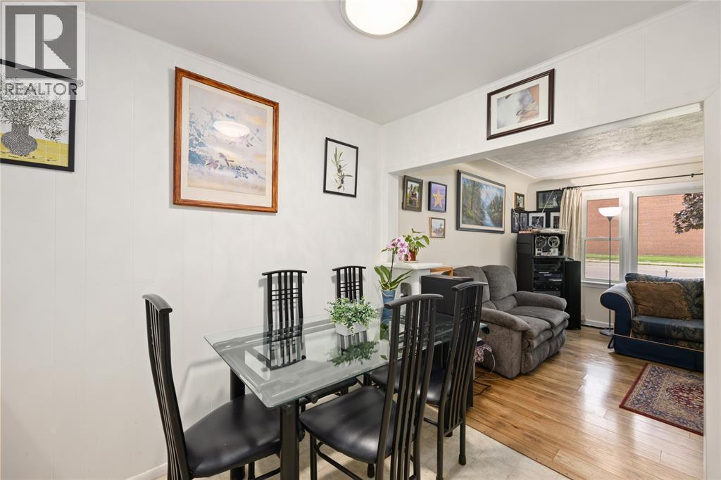 298 Lorne Avenue, Wallaceburg, ON - Indoor Photo Showing Dining Room