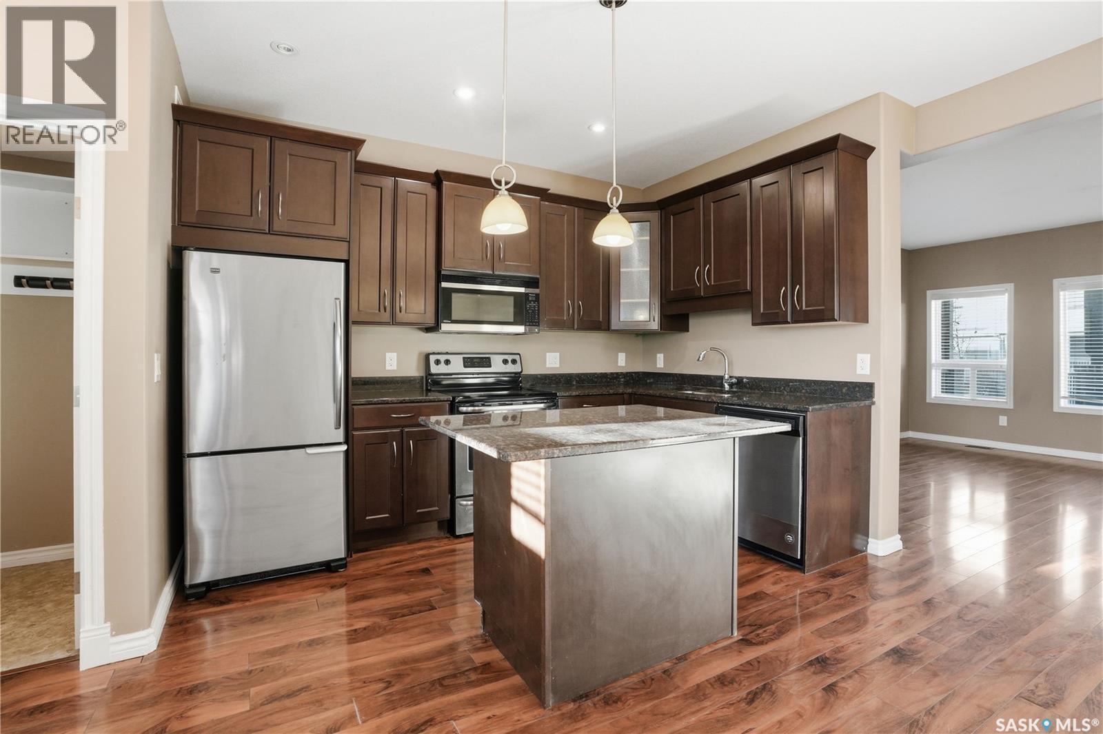 118 Shepherd Crescent, Saskatoon, SK - Indoor Photo Showing Kitchen With Stainless Steel Kitchen