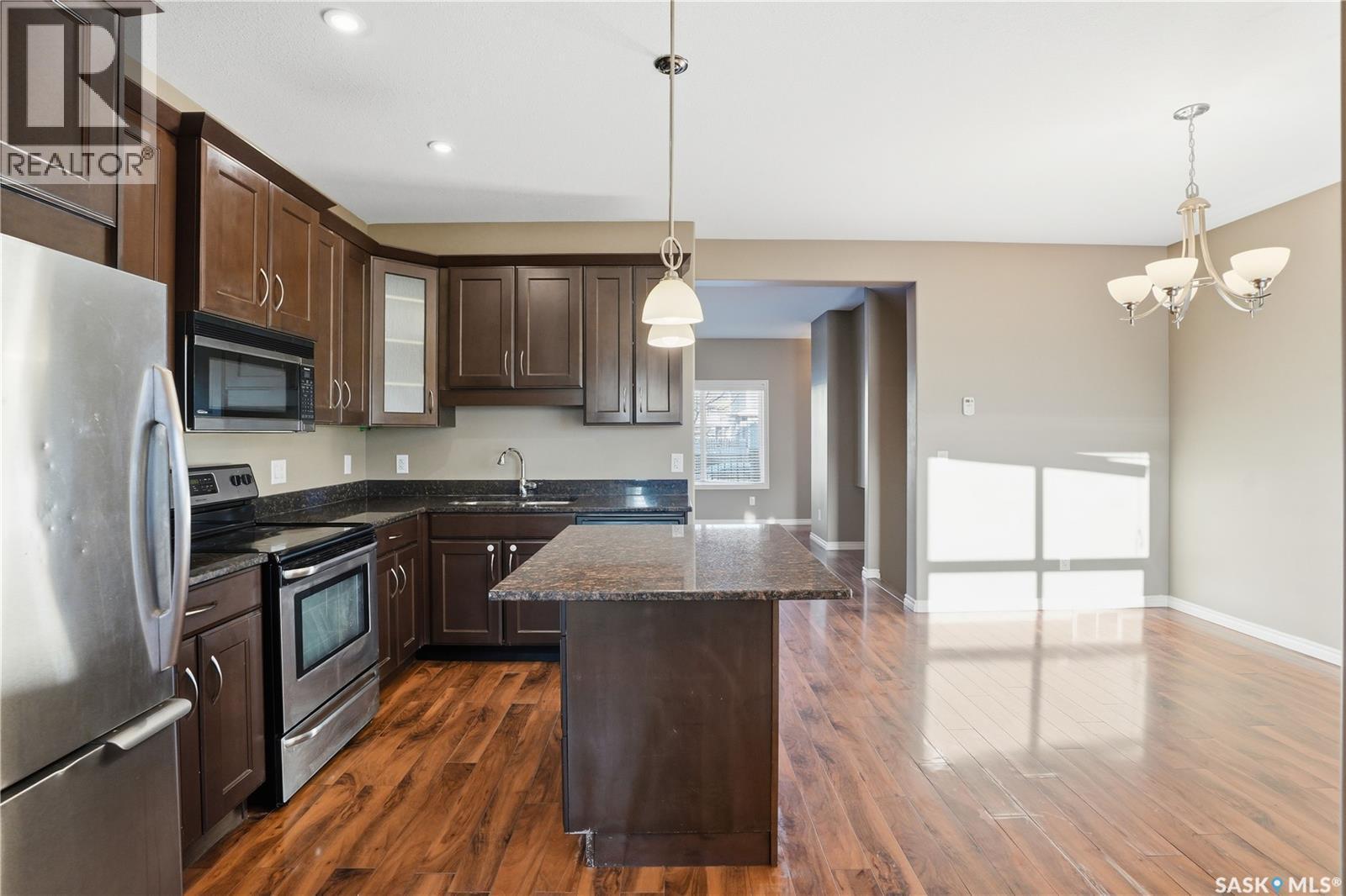 118 Shepherd Crescent, Saskatoon, SK - Indoor Photo Showing Kitchen With Stainless Steel Kitchen With Upgraded Kitchen