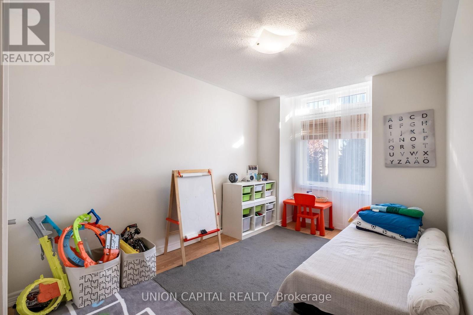 8 Stookes Crescent, Richmond Hill, ON - Indoor Photo Showing Bedroom