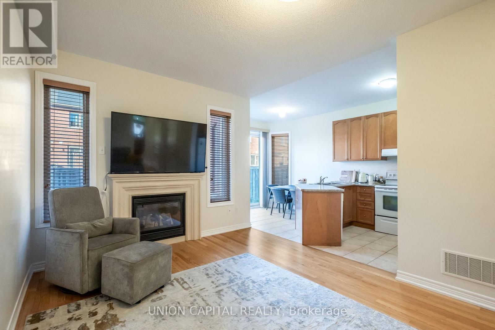 8 Stookes Crescent, Richmond Hill, ON - Indoor Photo Showing Living Room With Fireplace