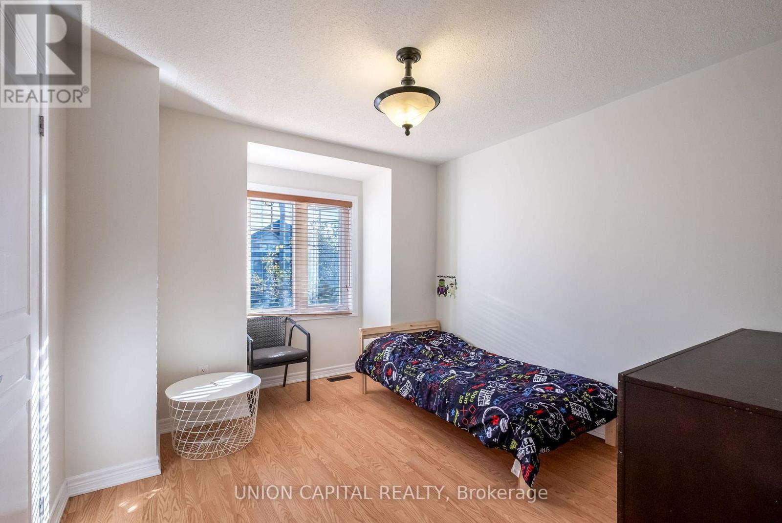 8 Stookes Crescent, Richmond Hill, ON - Indoor Photo Showing Bedroom