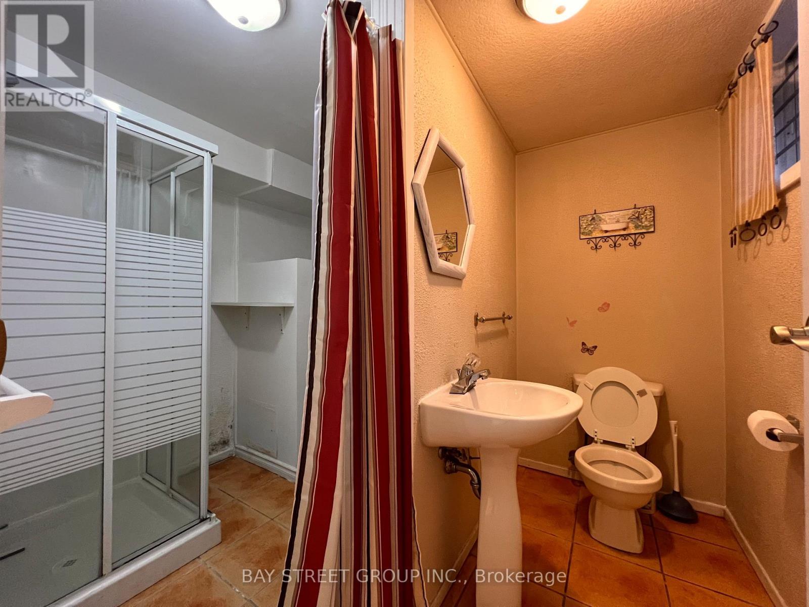 93 Lord Seaton Road, Toronto, ON - Indoor Photo Showing Bathroom