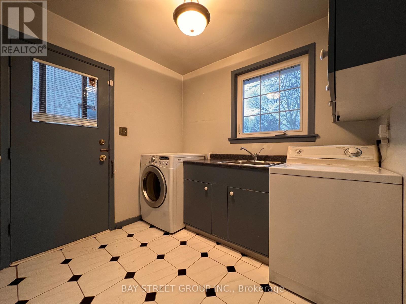 93 Lord Seaton Road, Toronto, ON - Indoor Photo Showing Laundry Room