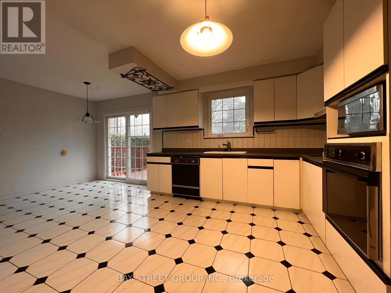 93 Lord Seaton Road, Toronto, ON - Indoor Photo Showing Kitchen