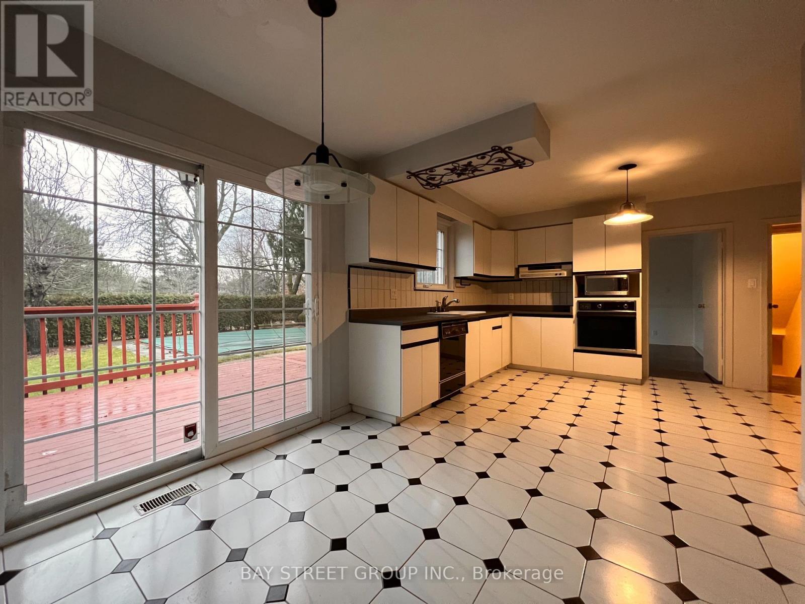 93 Lord Seaton Road, Toronto, ON - Indoor Photo Showing Kitchen