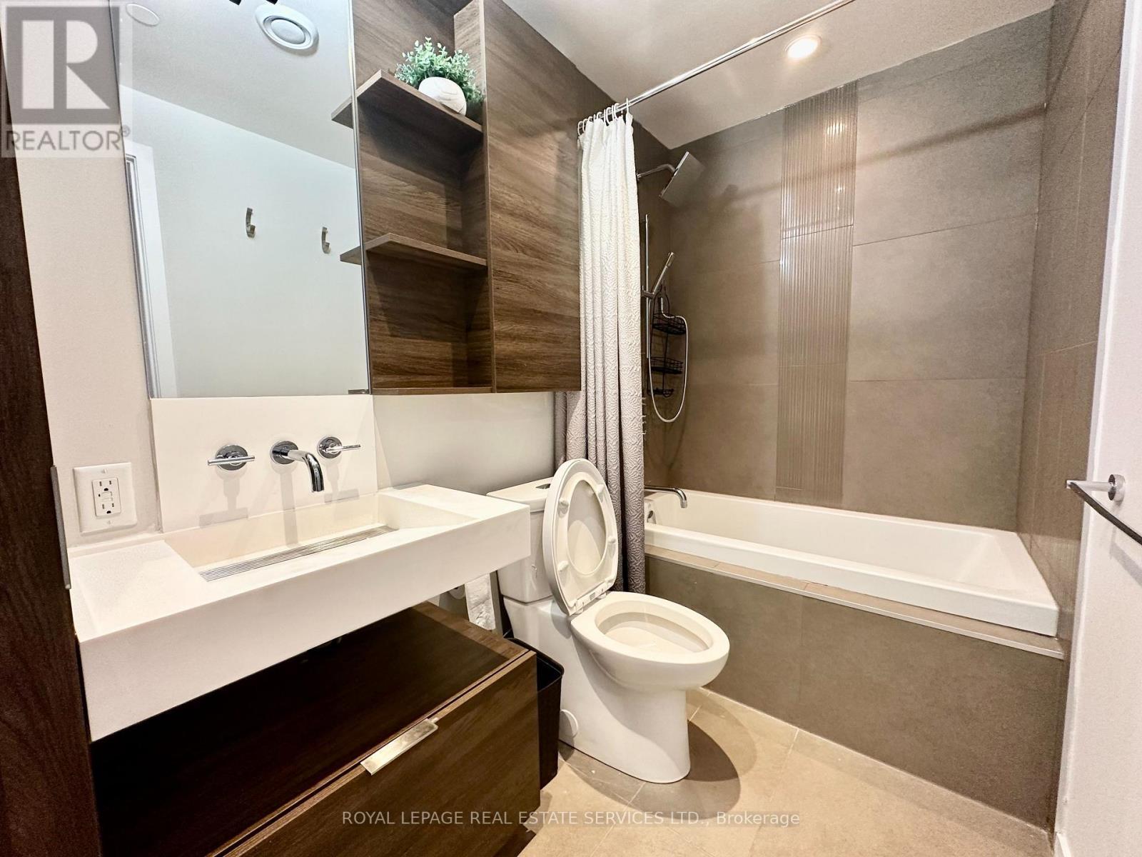 4501 - 5 St Joseph Street, Toronto, ON - Indoor Photo Showing Bathroom