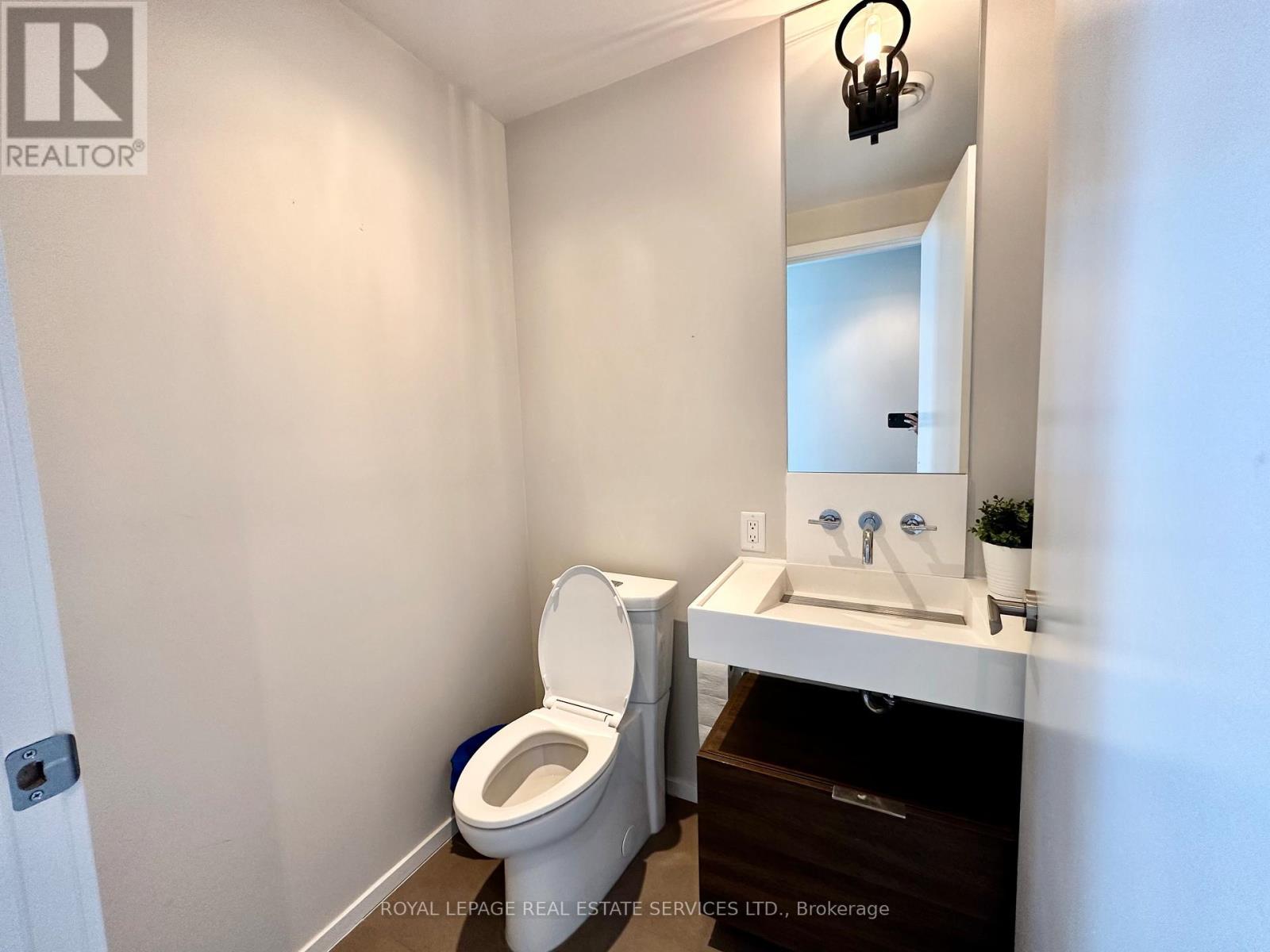 4501 - 5 St Joseph Street, Toronto, ON - Indoor Photo Showing Bathroom