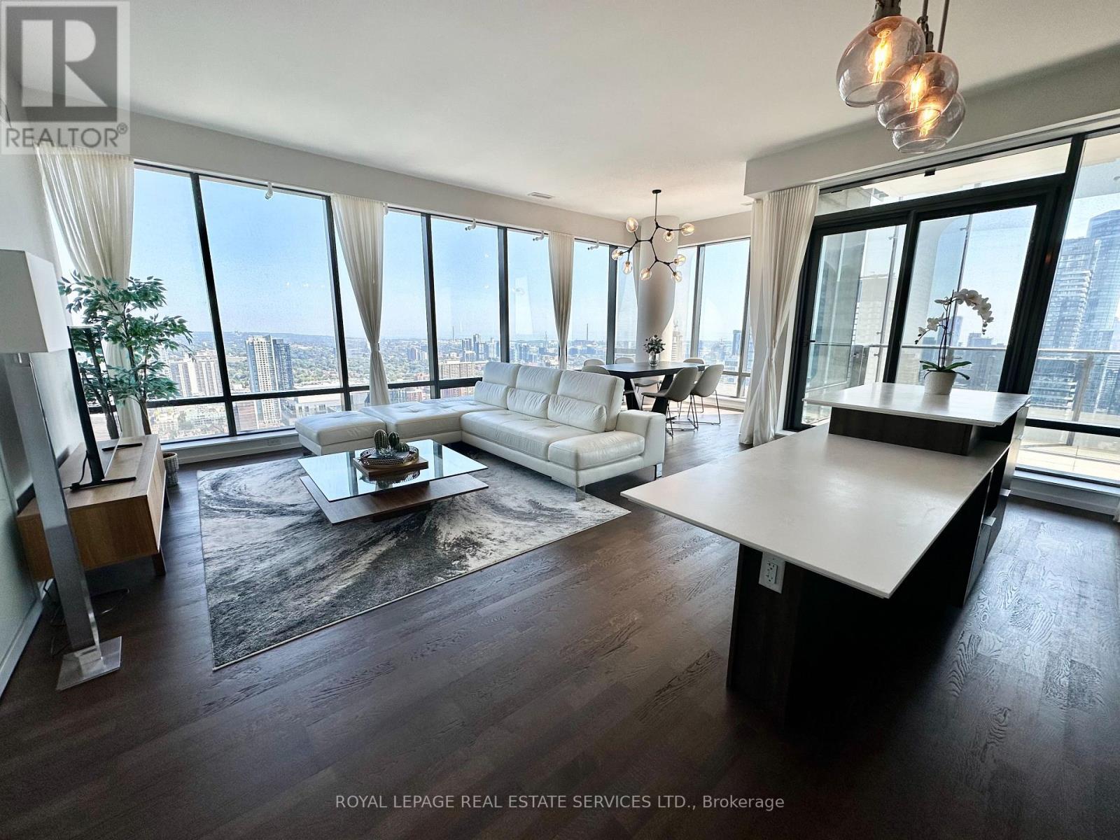 4501 - 5 St Joseph Street, Toronto, ON - Indoor Photo Showing Living Room