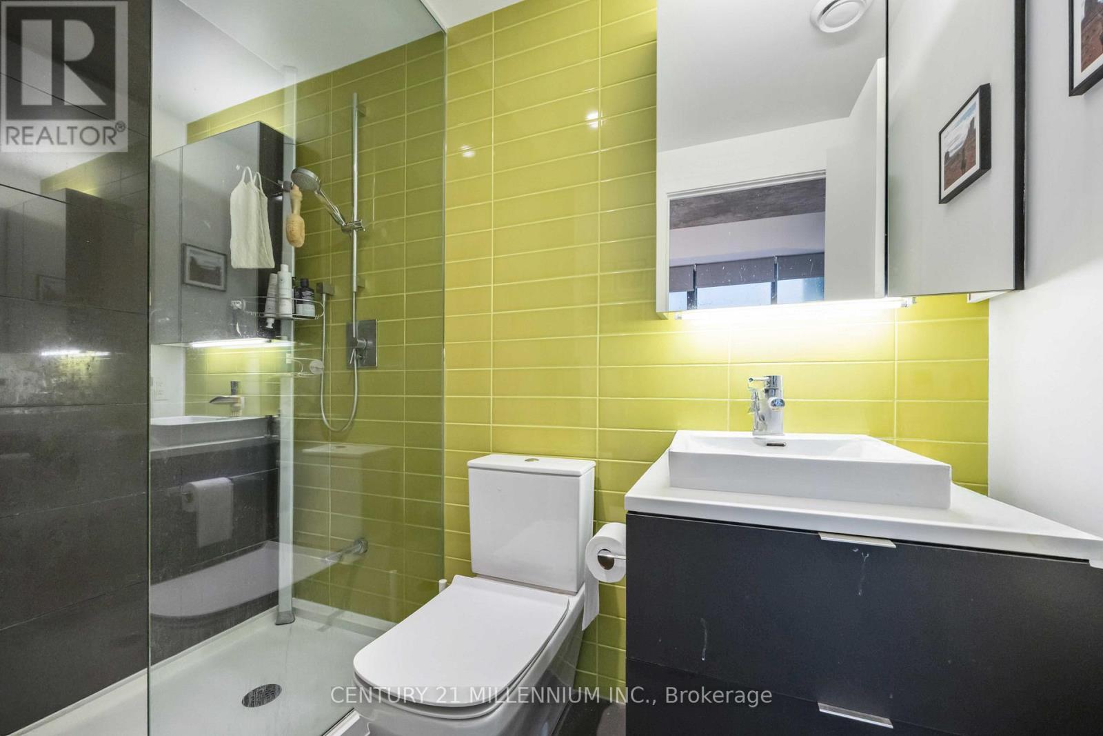 2409 - 170 Bayview Avenue, Toronto, ON - Indoor Photo Showing Bathroom