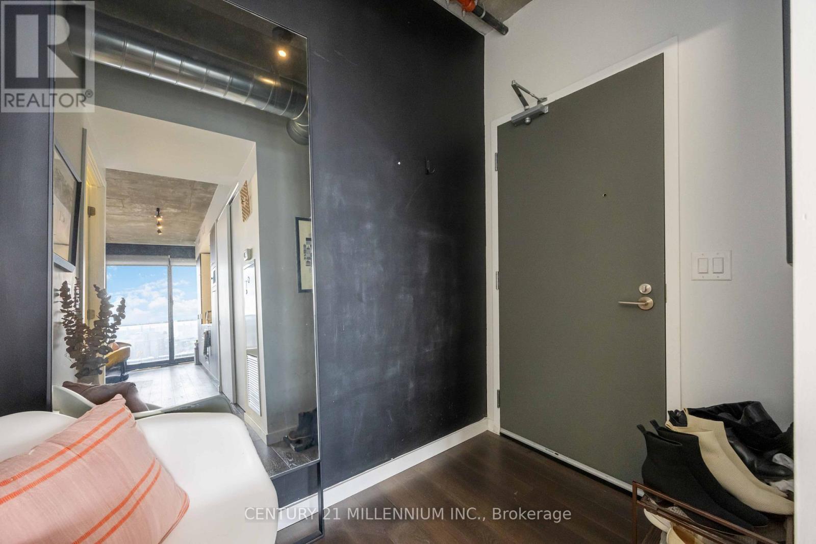 2409 - 170 Bayview Avenue, Toronto, ON - Indoor