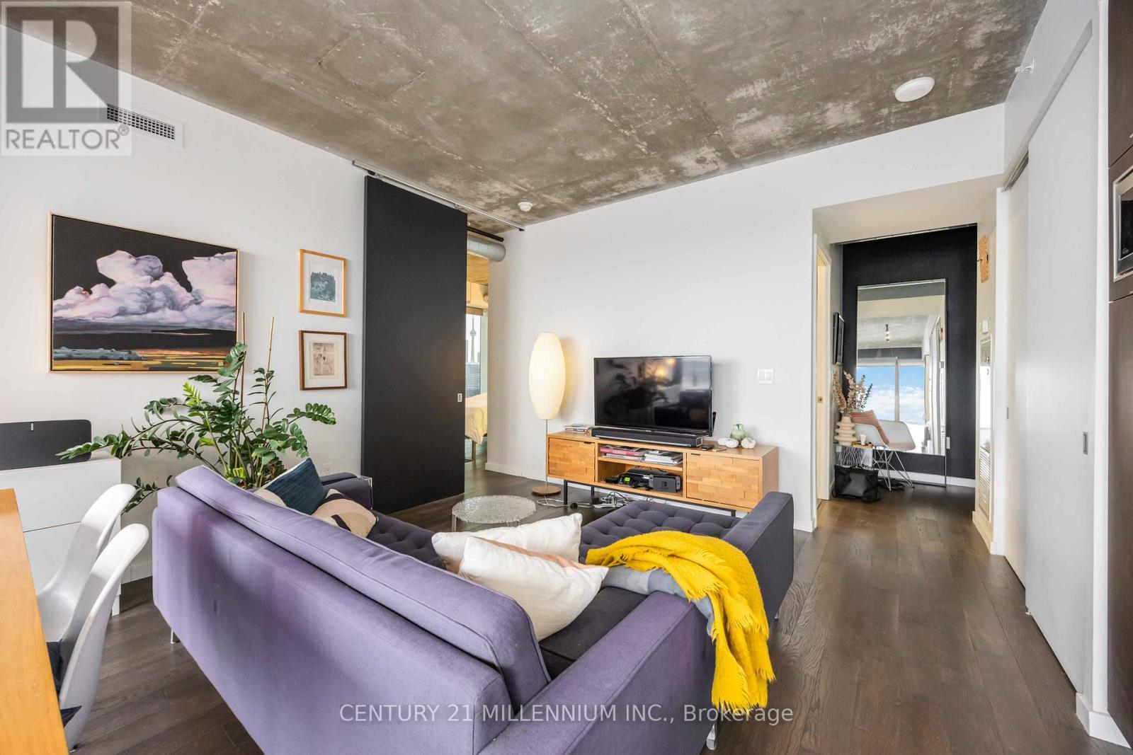 2409 - 170 Bayview Avenue, Toronto, ON - Indoor Photo Showing Living Room